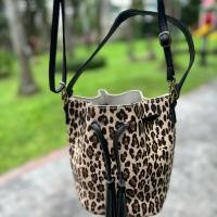 ราคา กระเป๋าสะพายทรงถัง ลายเสือ (40422462302)
