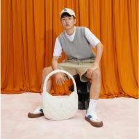 ราคา แท้ MLB กระเป๋าคล้องไหล่ใบใหญ่ padding quited new york yankees L hobo bag (28717116863)