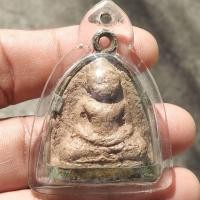 ราคา สมเด็จโต กรุวัดบางกระทิง เนื้อดิน พิมพ์ใหญ่ เลี่ยมเงินเก่า แท้ดูง่าย ผิวแห้งจัด sp4 (40355304705)