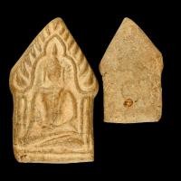 ราคา พระขุนแผน เนื้อดิน ไม่ทราบที่ เนื้อแห้งเก่า ด้านหลังมีรอยอุดมวลสาร สภาพสวยมาก d13 k03 (26319081394)