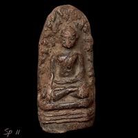 ราคา พระรอดพิมพ์ใหญ่ เป็นหนึ่งในพระเครื่องชุดเบญจภาคีที่มีอายุเก่าแก่ที่สุด โดยถูกค้นพบที่วัดมหาวัน จังหวัดลำพูน sp11 (56150118582)