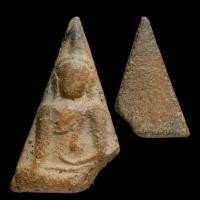 ราคา พระนางพญา เบญจภาคี พิมพ์เข่าตรง กรุวัดนางพญา อายุ 400 ปีสภาพตามรูป เก่าถึงยุค SP 3 (42402114531)