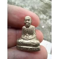 ราคา หลวงปู่รอด วัดสันติกาวาส เนื้ออัลปาก้าลอยองค์ อุดมมวลสาร สร้างน้อย หายาก เป็นรุ่นแรกพุทธคุณด้านแคล้วคลาด และโชคลาภ sp5 (42060436771)