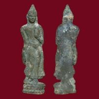 ราคา พระปางลีลา พิมพ์ใหญ่ กรุวัดสุดสวาสดิ์ พิษณุโลก เป็นพระหายากขึ้นกรุน้อย สภาพสมบูรณ์น้อยยิ่งกว่า อายุราว700 ปี a3 (41758013504)