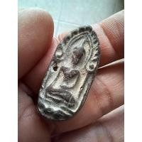 ราคา ขุนแผนไข่ผ่าซีก เนื้อผงคลุกรัก หลวงพ่อดี วัดพระรูป พ ศ 2513 เก่าแห้งดูง่าย พระแท้ หลวงปู่ดี จัตตมโล e17 (28573378566)