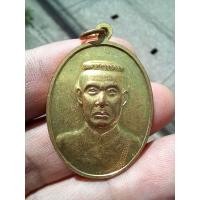 ราคา พระนเรศวร รุ่นเพชรกลับ ปี 45 กรรมการกะไหล่ทอง กองทัพภาคที่ 3 จัดสร้าง กลับร้ายกลายเป็นดีพระหายาก sp6 (24346167932)