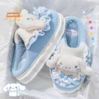 ราคา PUREHAIRBEAUTY รองเท้าแตะแบบตุ๊กตา Sanrio สำหรับสตรี ออกแบบโดยการ์ตูน Hello Kitty Purin Kuromi Cinnamoroll และ Melody พร้อมให้ความอบอุ่นในฤดูใบไม้ร่วงและฤดูหนาว เป็นของขวัญวันหยุดที่เหมาะเจาะ (4192478