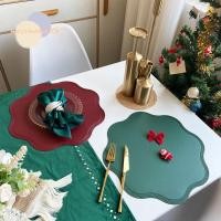 ราคา MOSSMEMA แผ่นรองบนโต๊ะอาหารในครัว แผ่นรองจานหนังกันน้ําล้างทําความสะอาดได้ นูนน้ํามันหลักฐานรูปดอกไม้ลื่นวางเสื่อตกแต่งคริสต์มาส (46901260362)