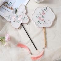 ราคา กลุ่มเย็บปักถักร้อยพัดลมโบราณหญิง กี่เพ้า ฮันฟู เต้นรําพัดลมพิเศษสไตล์จีนพีชผู้ใหญ่เด็กมือถือพัดลมกลมเล็ก 251009 (44023360122)