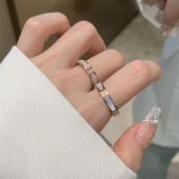 ราคา แหวนเหล็กไทเทเนียมเปลือกหอยสีขาวยกระดับไฮเอนด์พร้อมเพชรสามเม็ด (56851173493)