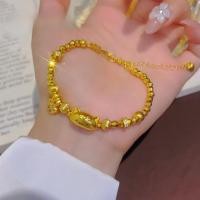 ราคา สร้อยข้อมือแมวน่ารักดีไซน์บาแกตต์เคลือบทองเงางาม (41023250412)