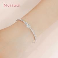 ราคา Motta Bangle กำไลข้อมือชุบทองคำขาว ดอกไม้สุดคิ้วท์ (42863901461)