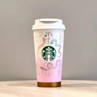 ราคา Starbucks 2025 กระบี่ทองรัก รองขวดกาแฟฉนวนกันความร้อนและความหนาว 473 มล การผสมสีแบบเรื่อย ๆ (42061433786)