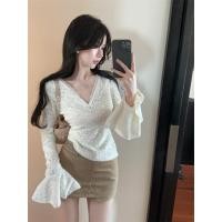 ราคา เสื้อลายเลื่อมคอวีสำหรับผู้หญิง ออกแบบคัตเอาท์แขนกระดิ่ง สไตล์ฤดูหนาวใหม่ 251110 (26443539516)