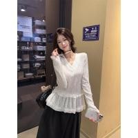 ราคา เสื้อยืดสไตล์เกาหลีสำหรับฤดูใบไม้ร่วง ลวดลายลูกไม้ คอวี 251028 (53500278346)