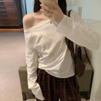 ราคา เสื้อยืดแขนยาวไหล่เฉียงผู้หญิงหลวมฤดูใบไม้ร่วงสีทึบ 250917 (43869381336)