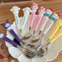 ราคา Sanrio Hello Kitty Kuromi Tableware Kawaii Cinnamoroll ช้อนส้อมน่ารัก การ์ตูน นักเรียน ครอบครัว ซุป เครื่องใช้บนโต๊ะอาหารสแตนเลส ของขวัญ TH (28234708531)