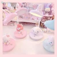 ราคา โคมไฟข้างเตียงหอพัก Sanrio Hello Kitty Kawaii Cinnamoroll My Melody โคมไฟตั้งโต๊ะ LED สำหรับอ่านหนังสือ เด็กผู้หญิง TH (44405302541)