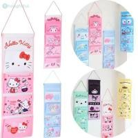 ราคา กระเป๋าเก็บของติดผนังลายตารางสี่ช่อง Sanrio Hello Kitty สำหรับใช้ในบ้าน ห้องนอน ห้องนั่งเล่น ห้องครัว กระเป๋าเก็บของแบบใช้ซ้ำได้ ผ้าฝ้าย กระเป๋าของขวัญ TH (43018337320)