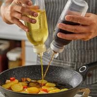 ราคา ขวดน้ำมัน 300 500 มล ขวดบีบเครื่องปรุงพลาสติก ขวดสเปรย์น้ำมันในครัว ซอสมะเขือเทศ สลัด ขวดน้ำมันมะกอก อุปกรณ์ในครัว TH (29236291107)