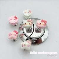 ราคา ღ สติกเกอร์สวิตช์ชักโครก Sanrio Hello Kitty สุดน่ารัก ฝาปิดชักโครกแบบยาว อุปกรณ์ช่วยตกแต่งเล็บสำหรับของตกแต่งบ้าน (43850574755)