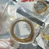 ราคา กรอบจี้ตลับ สำหรับใส่ เหรียญครุฑ ตลับเหรียญครุฑ สำหรับใส่เหรียญครุฑปี17 ขนาด25มิล (27879296189)