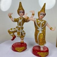 ราคา ตุ๊กตานางรำ ตุ๊กตาคู่พระนาง สูง 13 ซมฺ ถวายศาลคู่ชายหญิง เนื้อเรซิ่นกากเพชร จำหน่าเ (25357918913)