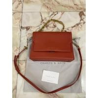 ราคา used Charles and keith ใช้งานได้ปกติ สภาพดี (40615480607)