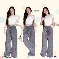 ราคา TW22621 Set 2 ชิ้น เสื้อตัวคอปาดแต่งลูกไม้ กางเกงขายาว (40272558999)