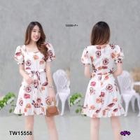 ราคา TW15558 เดรส แขนตุ๊กตาลายดอก ดีเทลตัดต่อย่นระบายที่ชายกระโปรง มีโบว์ผูกเอวปรับระดับได้ (8775315767)