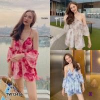 ราคา TW13496 จั๊มสูทสายเดี่ยวเว้าไหล่ ขาสั้น ลายกราฟฟิค (5463334417)