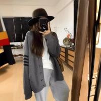 ราคา cardigan oversize sweater ไหมพรม comfy cardigan 2024 สไตล์ใหม่เวอร์ชั่นเกาหลีสีจับคู่ลายคอวีถักคาร์ดิแกนสบายๆขี้เกียจหลวมรุ่นขนาดใหญ่เสื้อกันหนาวผู้หญิง (48450948830)