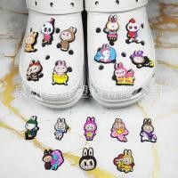 ราคา jibbitz เกาหลี จิบบิท jibbitz crocs ของแทั Labubu Labu ผ้าคลุมรองเท้าลายดอกไม้ อุปกรณ์ประดับตกแต่งรองเท้า สามารถถอดออกได้ สำหรับตกแต่งหัวรองเท้า (57200102742)