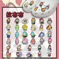 ราคา จิบบิท จิบิ jibbitz crocs crybaby รองเท้าอุปกรณ์เสริม พีวีซียางนุ่ม สำหรับตกแต่งรองเท้าด้วยตนเอง พร้อมลวดลายดอกไม้และเข็มขัดหัวรองเท้า (49700113002)