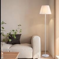 ราคา LICOไฟตั้งพื้น โคมไฟตั้งพื้น โคมไฟ Floor Lamp พร้อมปุ่มสวิตช์ แถมฟรีหลอดไฟ (24232752030)
