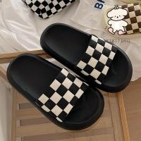 ราคา ฉี่เตียว สไตล์ใหม่สบายๆรองเท้าแตะกันลื่นรองเท้าแตะผู้หญิงแฟชั่นกลางแจ้งสวมรองเท้าแตะด้านล่างนุ่มกระดานหมากรุก (26323304908)