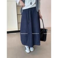ราคา กระโปรงยีนส์ตัวยาวเอวสม็อคมีสายรูดปรับได้ทรงสวย (56000758083)