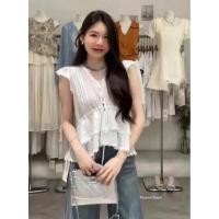 ราคา Korea V neck Blouse เสื้อคอวีกระดุมหน้า ดีไซส์เชือกรูดตรงเอว ดีเทลเย็บตีเกร็ดด้านหน้า ชายแต่งระบาย 2 ชั้น (43109230713)