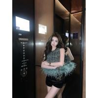 ราคา ? ? ? ? ? ? ? ? ? ? ? เสื้อแขนกุดทรงครอป ผ้าทวิส ดีเทลคอแต่งเพชรชายเสื้อแต่งขนนก งานสวย ดูแพง (42507484807)