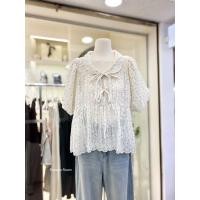 ราคา Polkadot Lace Blouse เสื้อลายจุดปักลูกไม้ แขนพอง ดีไซส์ผูกโบว์หน้า เนื้อผ้าสวมใส่สบาย สไตล์เกาหลี (40210667560)