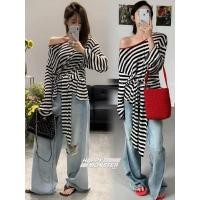 ราคา ? ? ? ? ? ? ? ? ? ? ? เสื้อแขนยาวไหล่เฉียงงานเกาหลีผ้านุ่มเด้งดีเทลมัดด้านหน้าน่ารักมากก (29734391707)