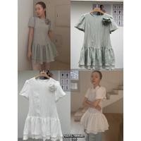 ราคา Korea ruffle dress with 3D brooch มินิเดรสระบาย ผ้าลายมีtextureในตัว งานสวยมากค้า แขนพองเล็กๆ มาพร้อมเข็มกลัดดอกแยกให้ (28187148868)