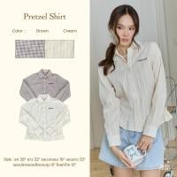 ราคา DAILYLOOK SM Pretzel shirt เสื้อเชิ้ตแขนยาว กระดุมผ่าหน้า แต่งระบายที่ชายเสื้อ ดีเทลปัก Butter caramel ตรงอกซ้าย (41467916178)