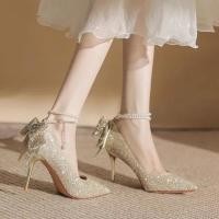 ราคา รองเท้าส้นสูงสีแชมเปญใหม่ รองเท้าส้นสูงคริสตัลสำหรับผู้หญิง สายรัดเดียว หัวเข็มขัดสองทาง สบาย ปมผีเสื้อ ประดับเลื่อม สำหรับเจ้าสาว (52902340942)