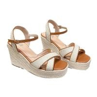 ราคา 2025 เด็กผู้หญิงสไตล์ใหม่สบาย ๆ เพิ่มความสูงรองเท้าลิ่มสูงพิเศษ 9 ซม สายไขว้รองเท้าแตะฟาง (46150195844)