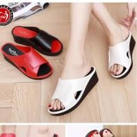 ราคา สุภาพสตรีรองเท้าแตะส้นสูงสวมใส่ด้านนอกสไตล์ใหม่แฟชั่นส้นลิ่มรองเท้าแพลตฟอร์มกันลื่นบ้านฤดูร้อนหนา (25146634511)