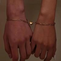 ราคา สร้อยข้อมือหัวใจแม่เหล็ก สแตนเลสทนทาน สำหรับคู่รัก พร้อมโซ่สีทอง เหมาะสำหรับวันดат (50351684887)