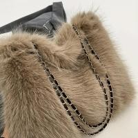 ราคา กระเป๋าสะพายข้างขน สีพื้น ดีไซน์หรูหรา มาพร้อมสายโซ่และตัวปิดแม่เหล็กแบบโพลีเอสเตอร์ (52850087678)