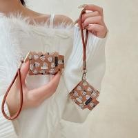 ราคา สตรอเบอร์รี่ Softshell หูฟังไร้สายไร้สายกระเป๋า 2 1 พร้อม Hook ใช้งานร่วมกับ Airpods หูฟังสําหรับหูฟัง IPhone Airpods 1 2 3 4 Gen Airpods Pro Pro2 (52402118230)