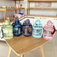 ราคา ขวดน้ำขนาดใหญ่ 2 ลิตร ความจุสูง สำหรับกีฬา ถ้วยน้ำกีฬาทรงสี่เหลี่ยม ถ้วยน้ำแบบถัง ขนาดใหญ่พกพาสะดวก (41304971032)